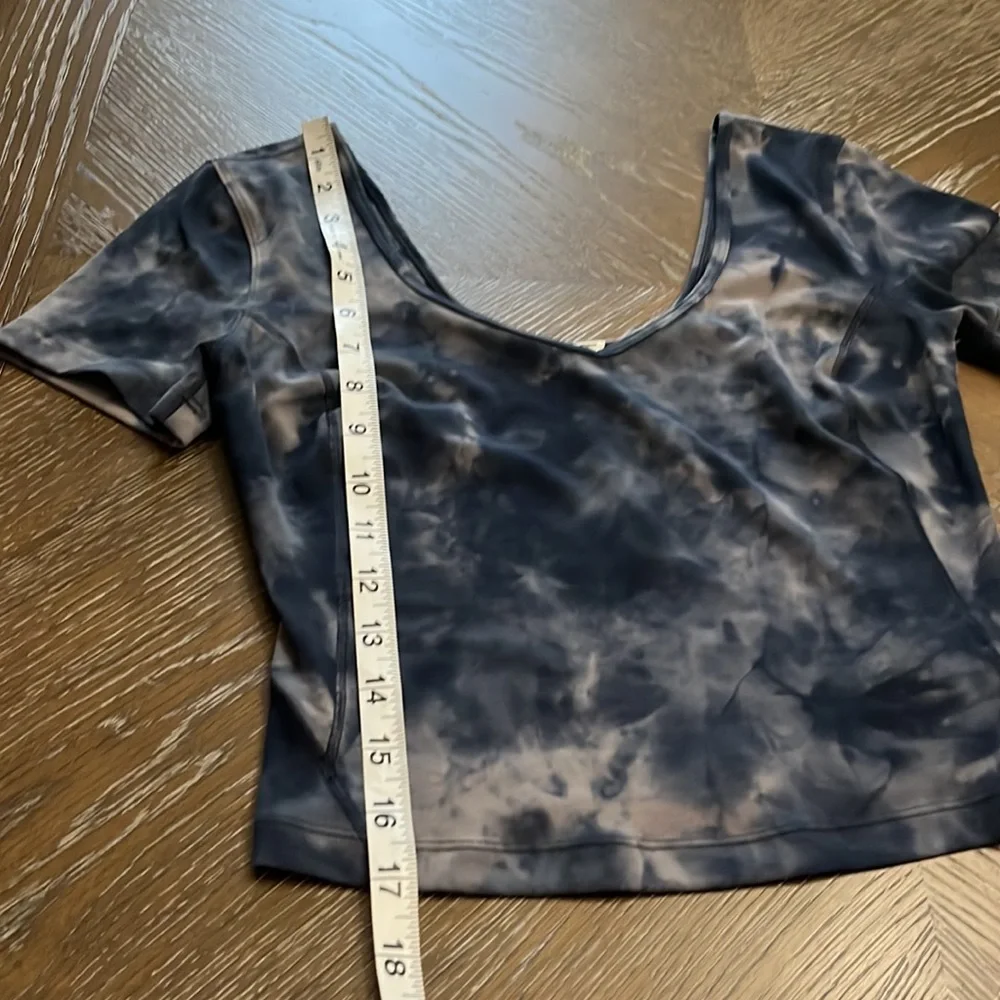 Lululemon align tee crop blue & gray tie dye top Size 4